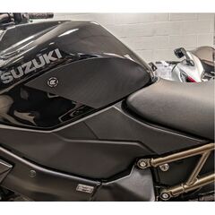 EAZI GRIP PRO ΑΥΤΟΚΌΛΛΗΤΑ ΤΕΠΟΖΊΤΟΥ SUZUKI GSX S 1000 GX 2024-2025 ΜΑΎΡΑ ΑΝΤΙΟΛΙΣΘΗΤΙΚΆ