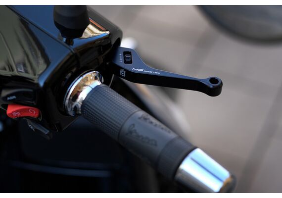 MG BIKETEC ΣΕΤ ΜΑΝΈΤΕΣ ΦΡΈΝΟΥ VESPA GTS 300 2008-2022 ΜΑΎΡΕΣ ΣΠΑΣΤΈΣ