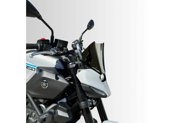 ERMAX ΖΕΛΑΤΊΝΑ YAMAHA MT 07 2025-2026 ΚΟΝΤΉ HYPER 18CM ΣΚΟΎΡΟ ΦΙΜΈ