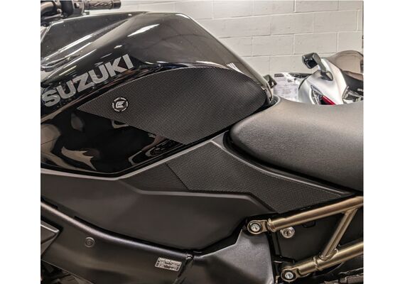 EAZI GRIP PRO ΑΥΤΟΚΌΛΛΗΤΑ ΤΕΠΟΖΊΤΟΥ SUZUKI GSX S 1000 GX 2024-2025 ΜΑΎΡΑ ΑΝΤΙΟΛΙΣΘΗΤΙΚΆ